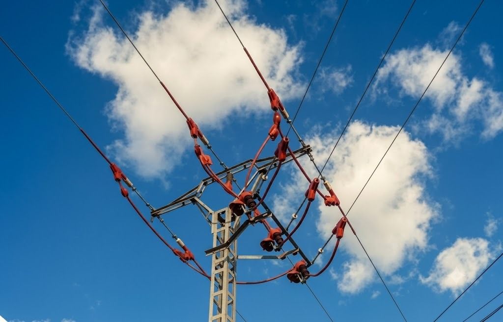 Torre de alta tensión con cobertores